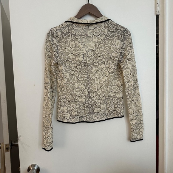 Aritzia Babaton Hopkins Blouse Size XS Sheer Floral Lace Birch Black - Picture 2 of 7